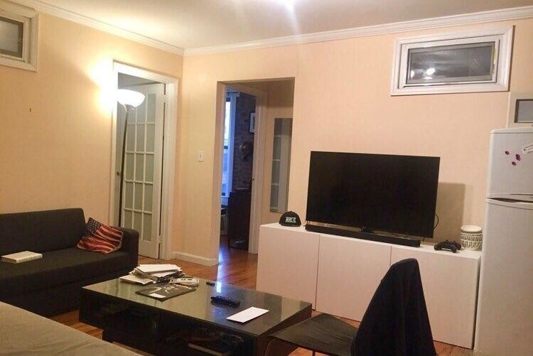 Foto principal - 230 E 7th St