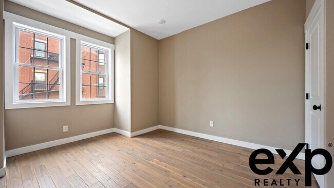 Building Photo - 5 Monmouth St