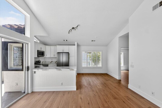Foto del edificio - Beautifully Remodeled Condo in Palm Court