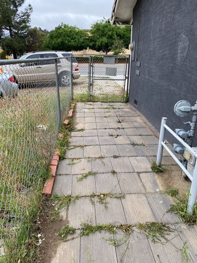 Building Photo - Lake Elsinore 2-Bedroom Home – $1,899 Limi...