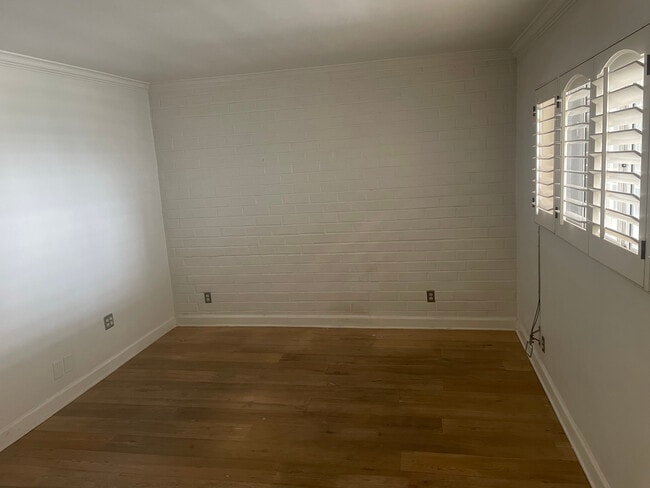 Building Photo - 7560 Hollywood Blvd