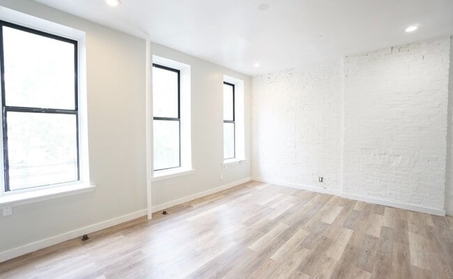 Building Photo - 160 W 130th St