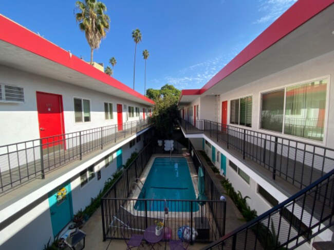 Foto del edificio - 1757 N Kingsley Dr
