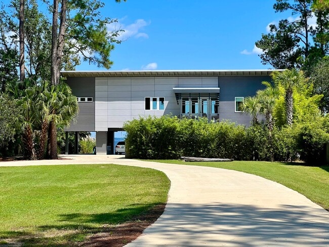 Building Photo - 1053 E Nursery Rd