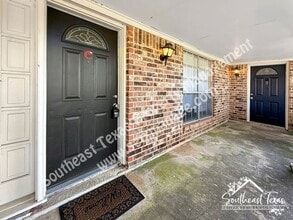 Building Photo - 8180 Willow Bend Dr