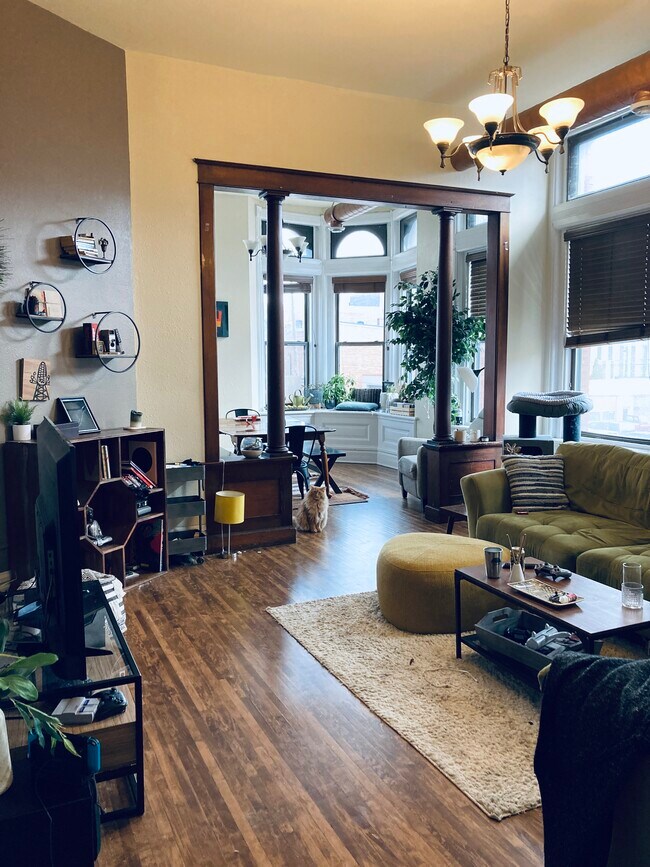 Foto del edificio - 129 E 3rd St