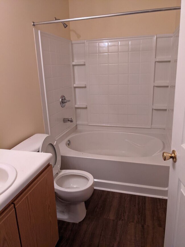 Foto del edificio - 2201 Waldrop Pl