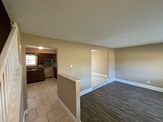 Building Photo - 5166 Groh Ln
