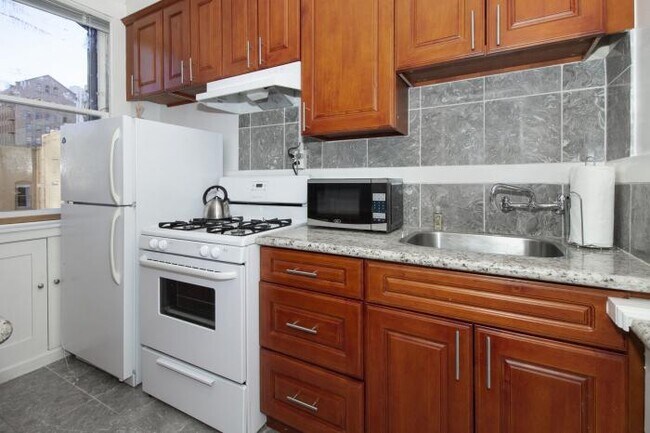 Building Photo - bedroom in San Francisco CA 94108