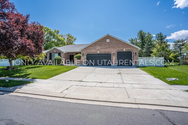 Building Photo - 1037 Park Palisade Dr