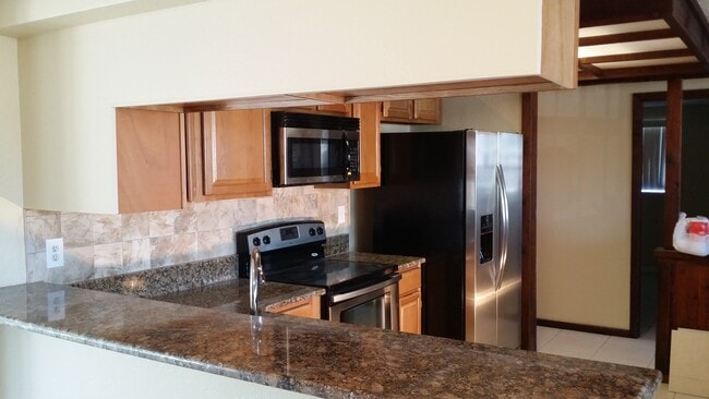 Building Photo - 3410 Eisenhower Dr
