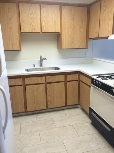 Building Photo - Diamond Head Apartments