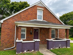Building Photo - 732 Golfview Dr
