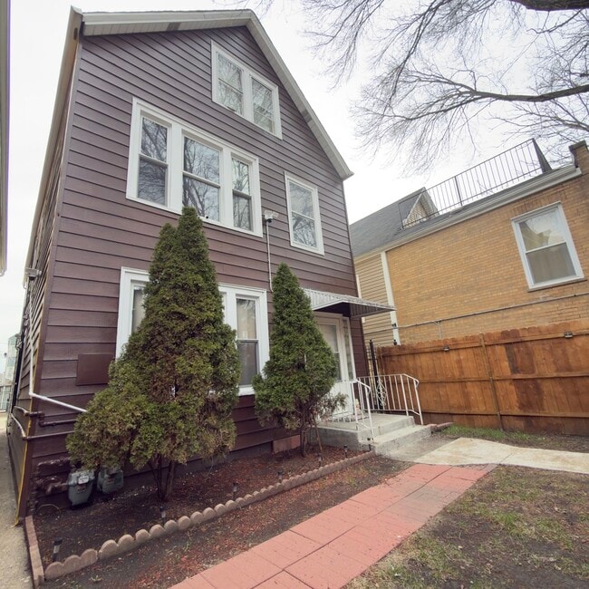 Building Photo - 4232 S California Ave