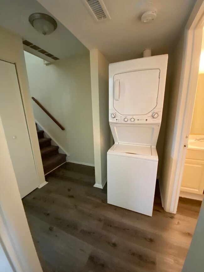 Foto del edificio - 2507 Camellia Dr