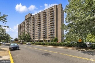 Building Photo - 1225 Martha Custis Dr