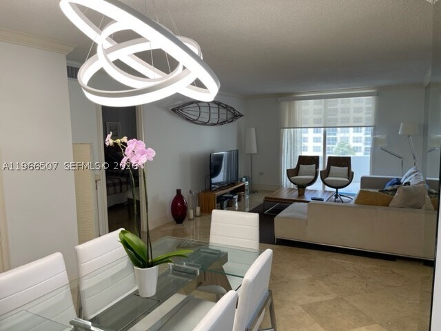 Foto del edificio - 5555 Collins Ave