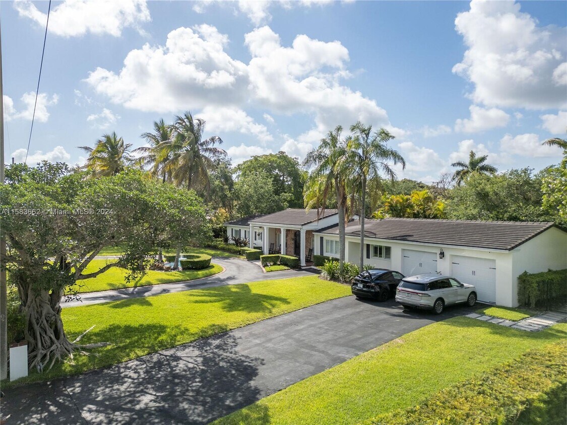 Primary Photo - 8500 SW 70th St