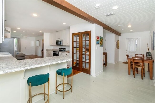 Building Photo - 958 Pinemont Dr