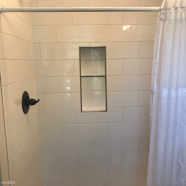 Building Photo - 1 br, 1 bath Apartment - 816 Tappan Ave 2
