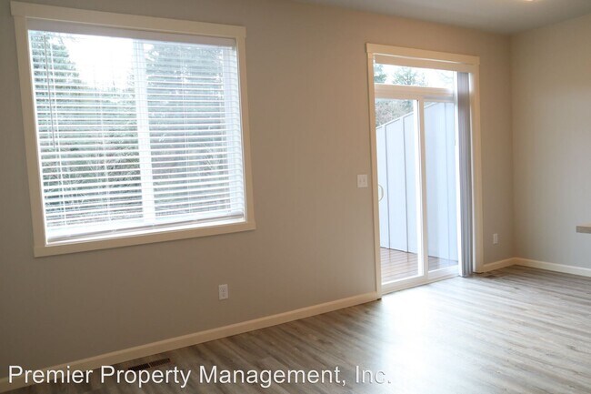 Building Photo - 205 Cloverdale Rd