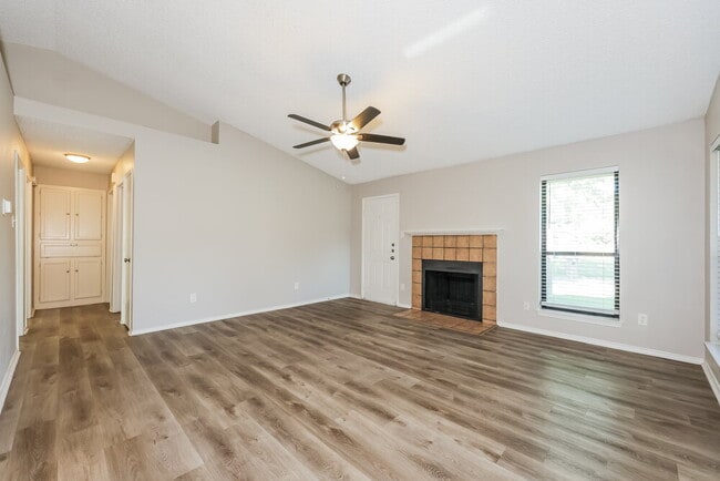 Building Photo - 4601 Fernwood Dr