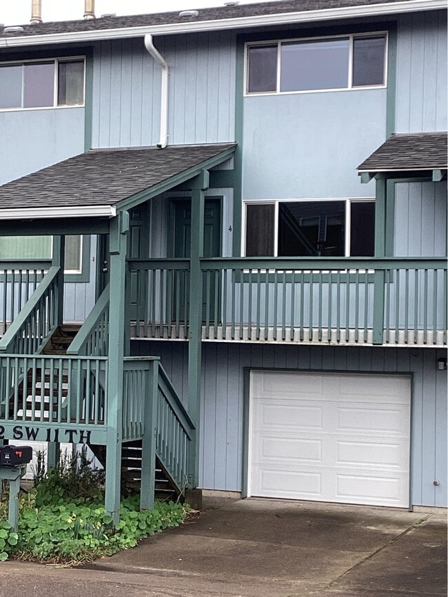 Building Photo - 912 SW 11th St