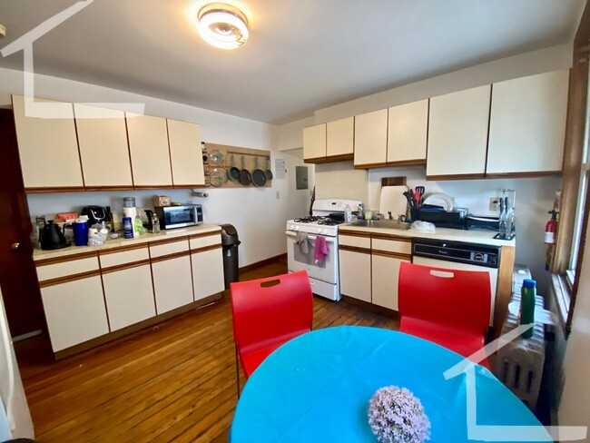 Building Photo - HOT BRIGHTON LISTING!!!!