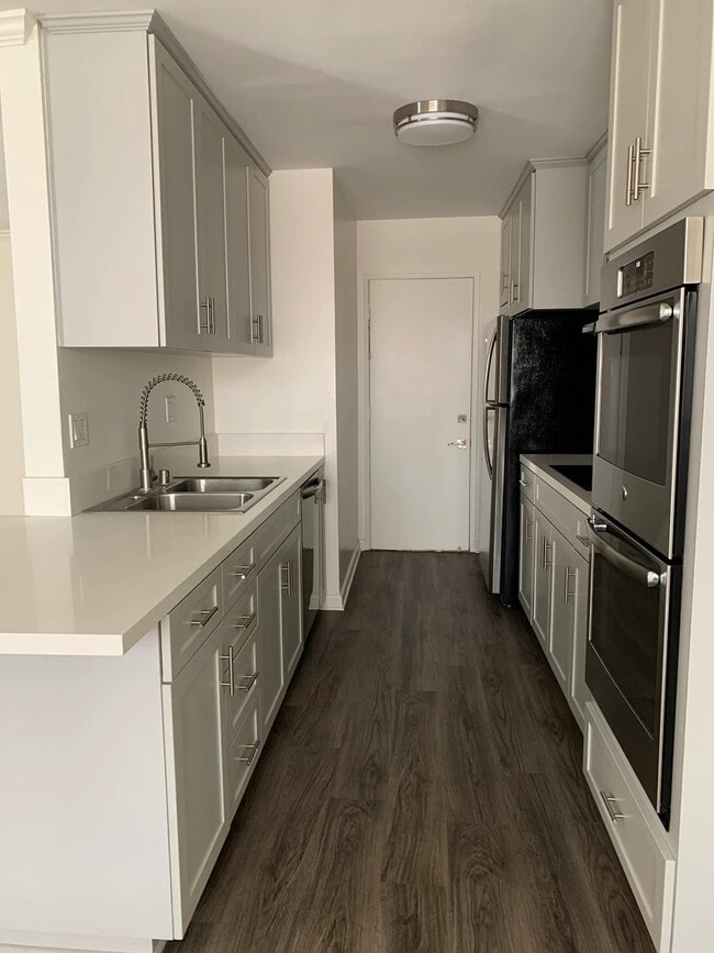 Building Photo - 118 S Wetherly Dr