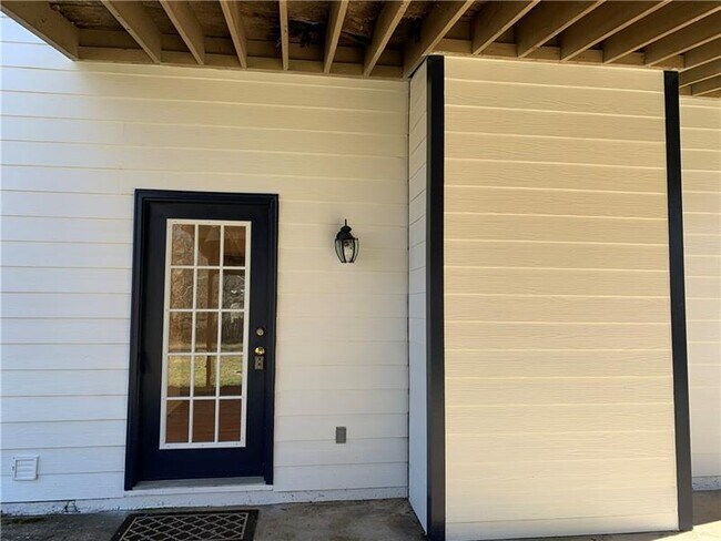 Building Photo - 2918 Mockingbird Cir