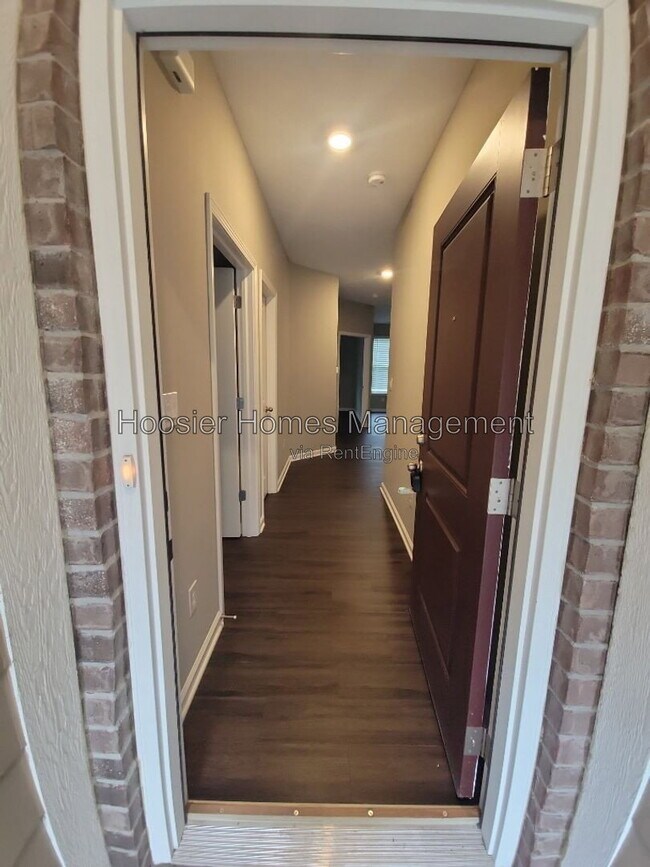 Foto del edificio - 5636 Brownstone Dr