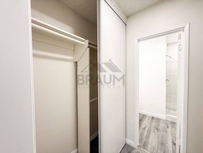 Foto del edificio - 6039 Whitsett Ave