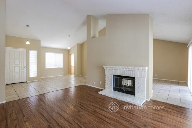 Building Photo - 2825 Sandstone Ct