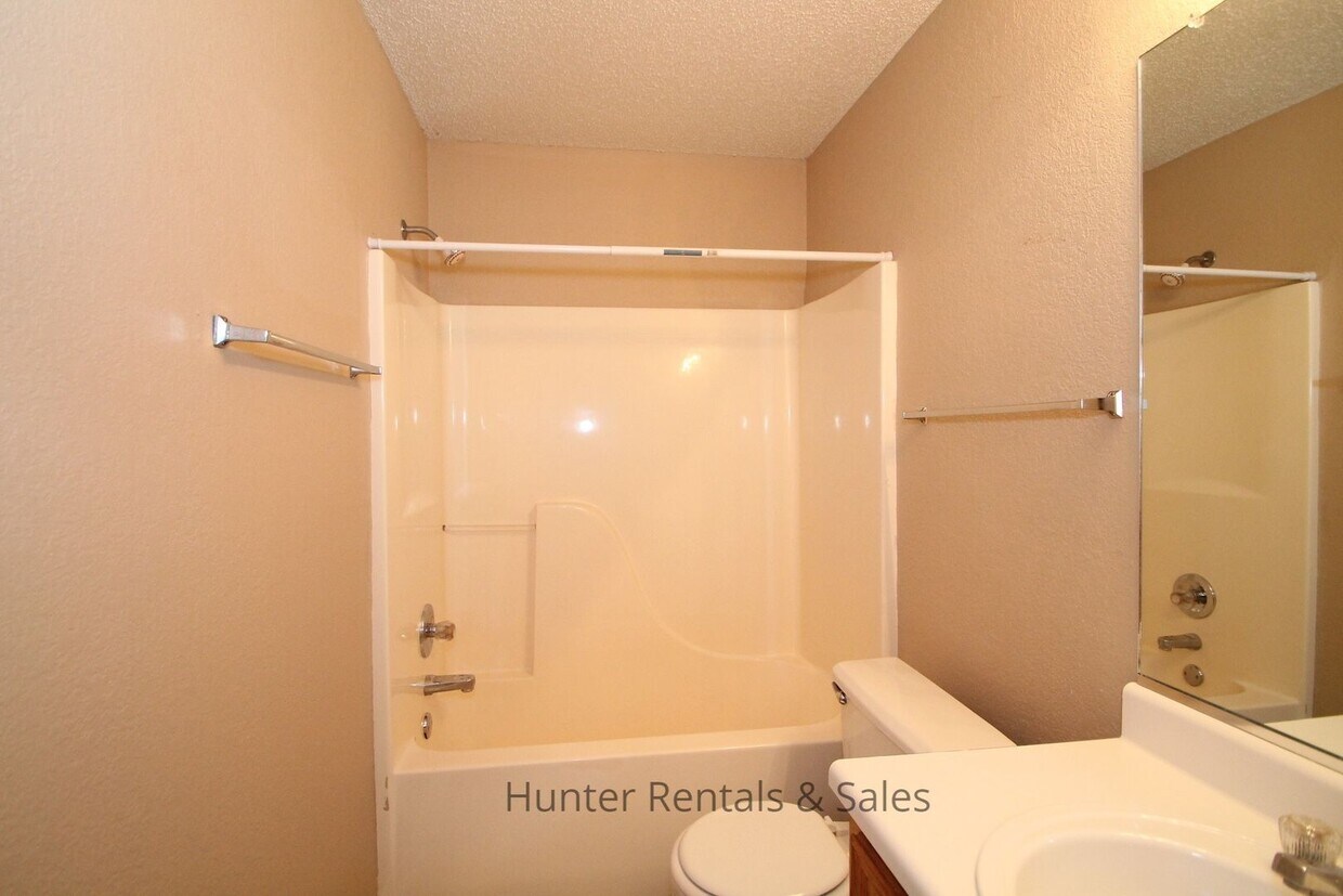 Primary Photo - Delightful Duplex!