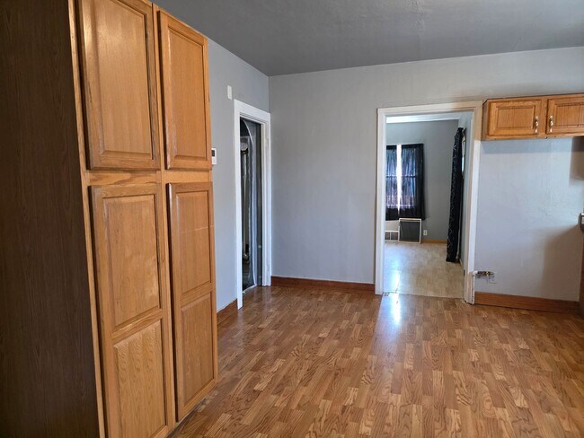 Foto del edificio - 1032 N Elmer St