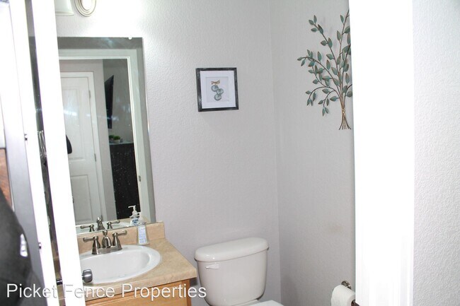 Foto del edificio - 3 br, 3 bath House - 1312 101st Ave Court