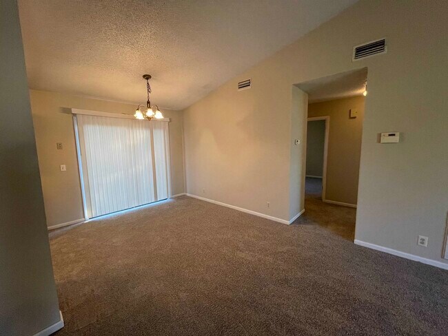 Building Photo - 105 Fairfield Dr