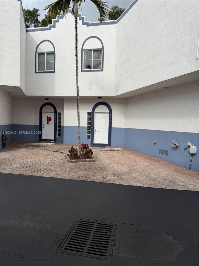 Foto del edificio - 2927 SW 18th Terrace