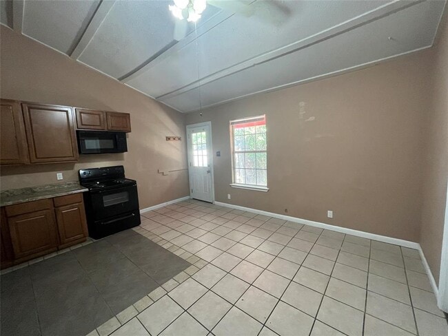 Building Photo - 2201 S Church St