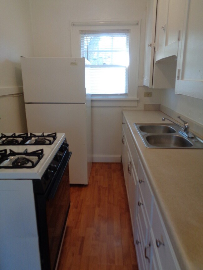 Building Photo - 104 Grand Duplex