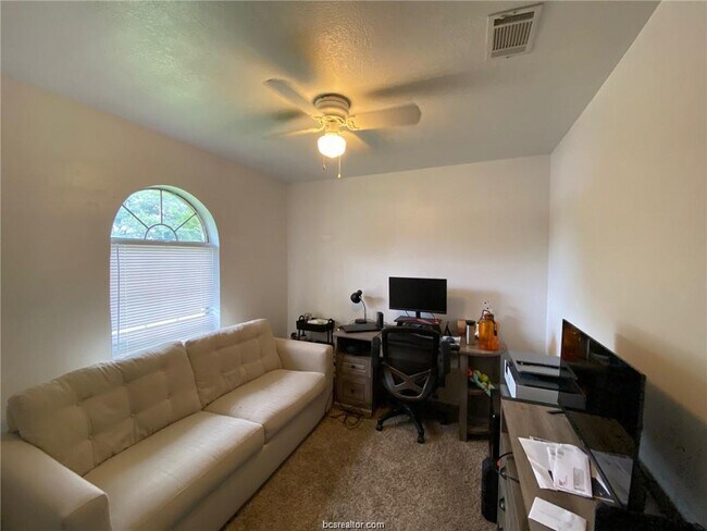 Building Photo - 903 Azalea Ct