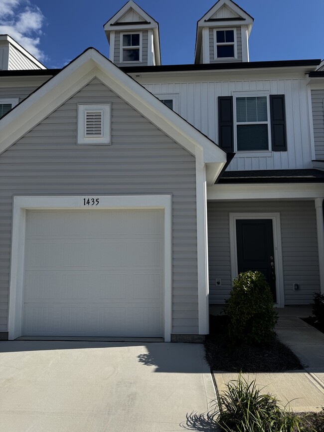 Building Photo - 1435 Prickly Pear Dr.