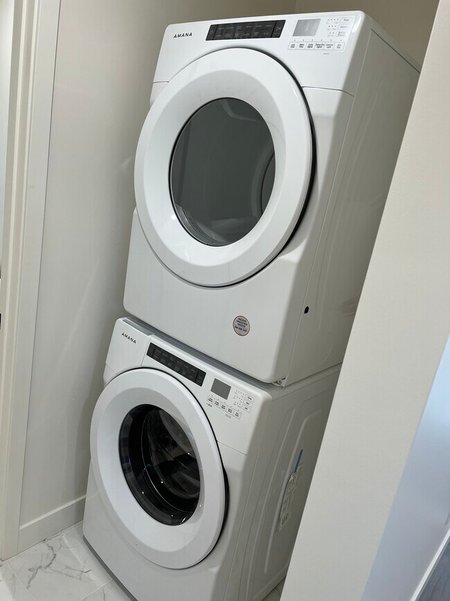 washer dryer - 16350 Ballinger St