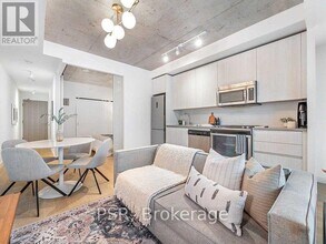 Building Photo - 111 Bathurst St