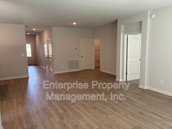 Building Photo - 385 Windemere Lp
