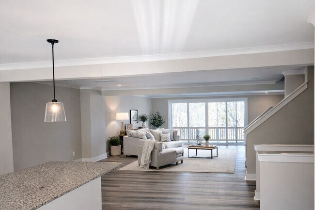 Foto del edificio - COMING SOON : 3BR w/ 2-Car Garage + Patio