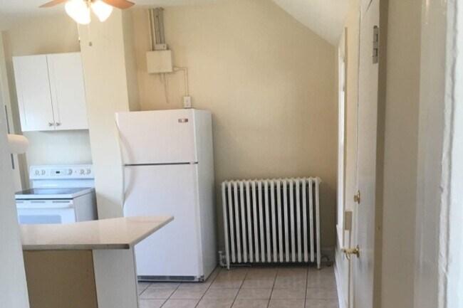 Kitchen - 279 W Forbes Ave