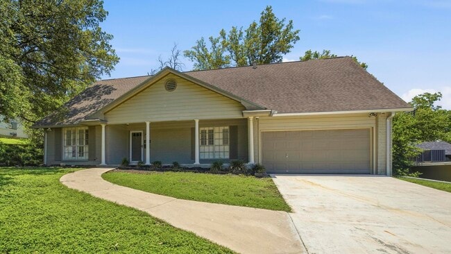 Building Photo - 3206 Albin Dr