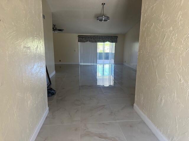 Foto del edificio - 5291 Rose Marie Ave N