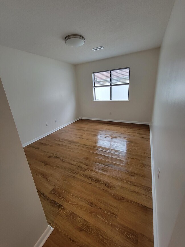 Foto del edificio - 1301 Turkey Ridge Rd